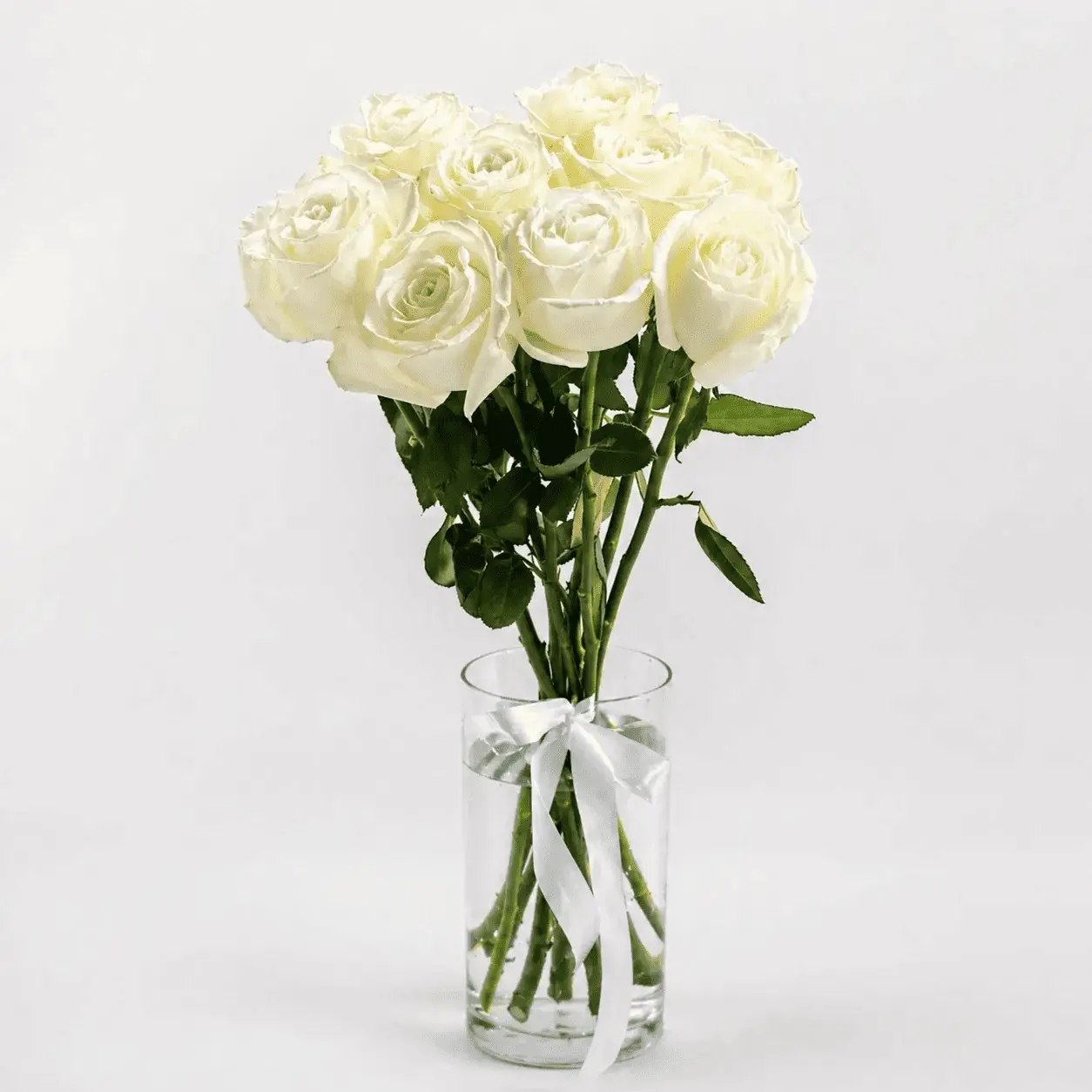 Букет из 9 белых роз под ленту