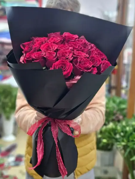 Алое в чёрном